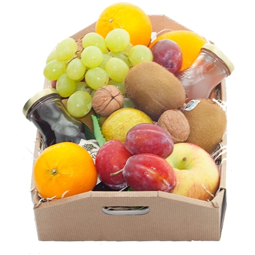 Fruit box with fruit and 2 bottles of juice